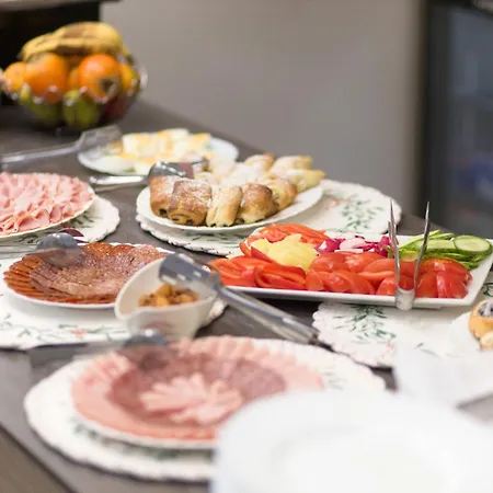 Easy בית הארחה 3*