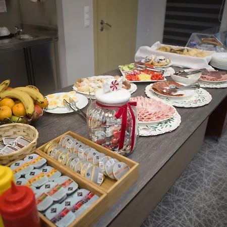 Easy בית הארחה 3*