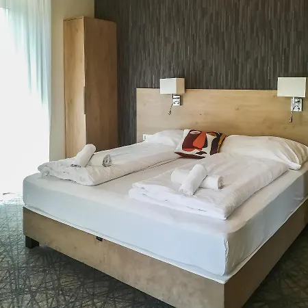 Easy Πανσιόν 3*