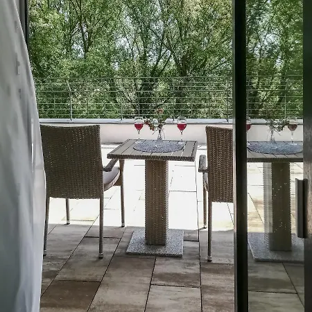 Easy Πανσιόν 3*