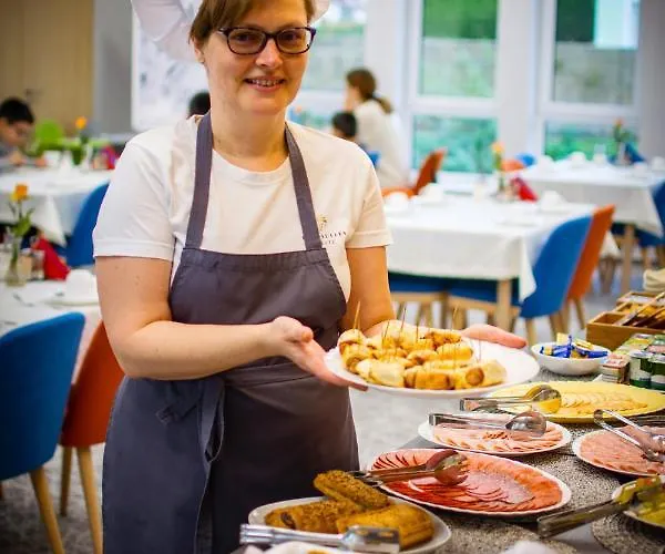 Easy בית הארחה